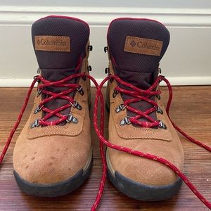 Columbia Women’s Newton Ridge Hiking Boots